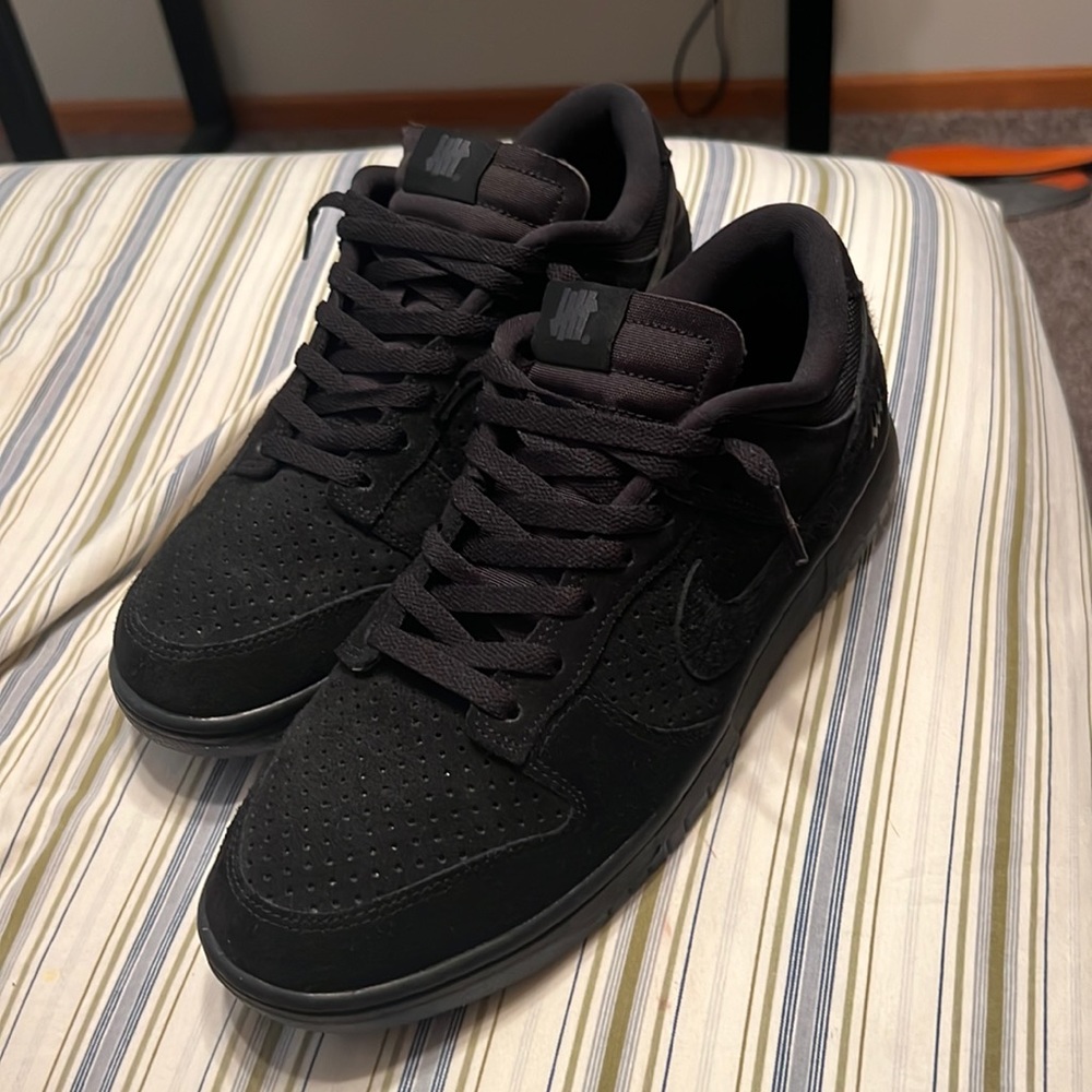 Nike dunk low undefeated